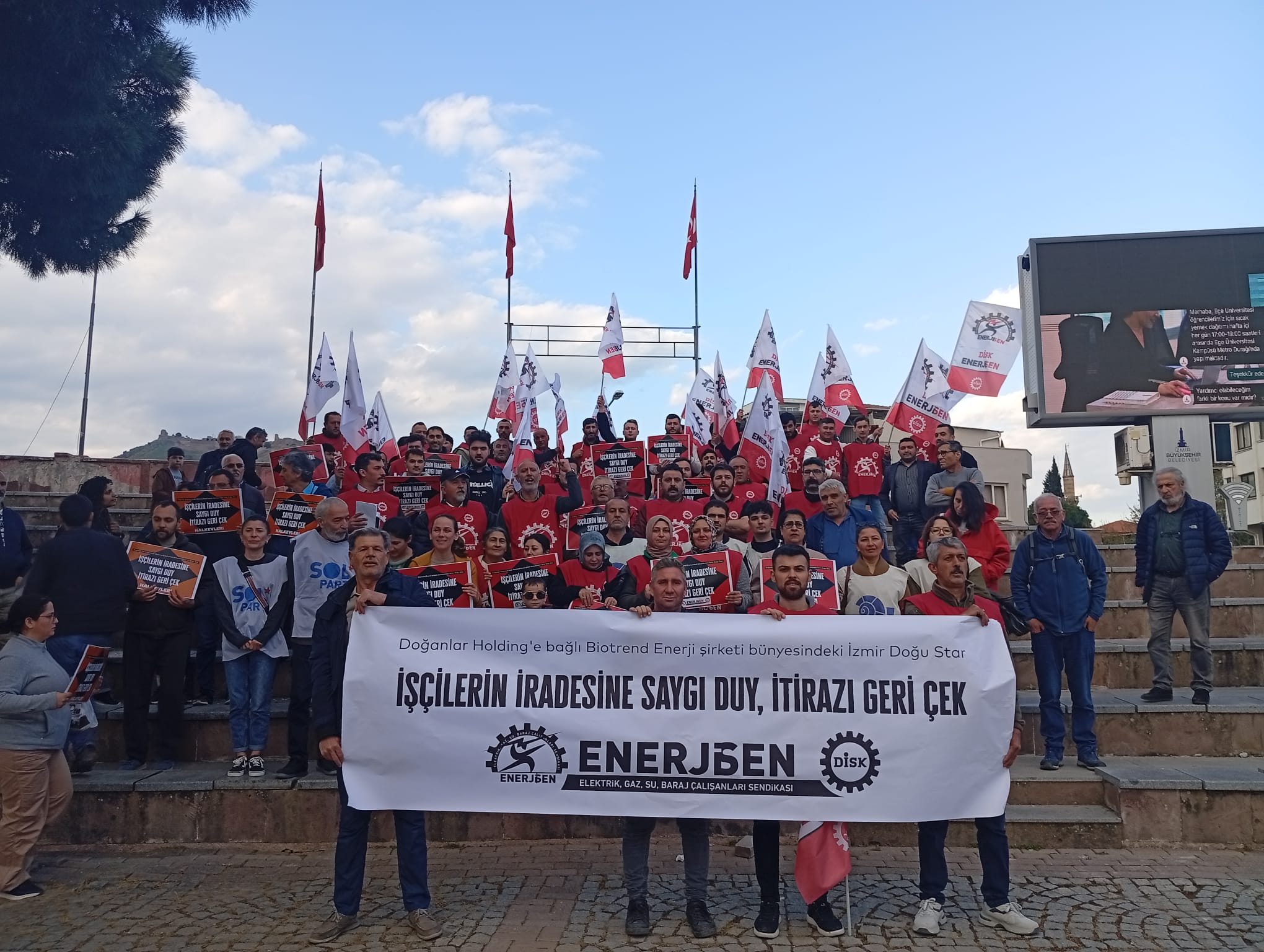 Biotrend Enerji Bünyesinde Faaliyet Gösteren İzmir Doğu Star Elektrik A.Ş İşçileri Bergama’da Basın Açıklaması Gerçekleştirdi